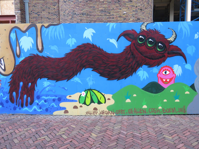 838832 Detail van de grote graffiticollage op de bouwschutting aan de achterzijde van het voormalige Hoofdpostkantoor ...